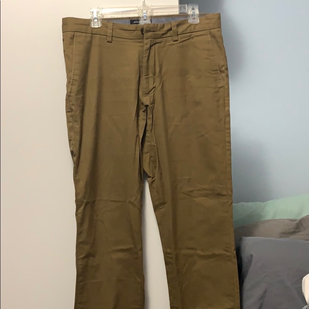 2/$10 Banana Republic Aiden Chino 33x30